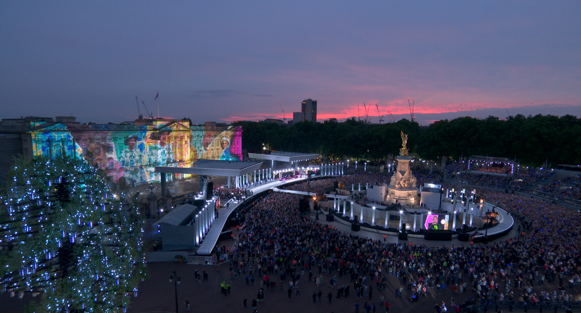 Aerial shot of stage outside Buckingham Palace